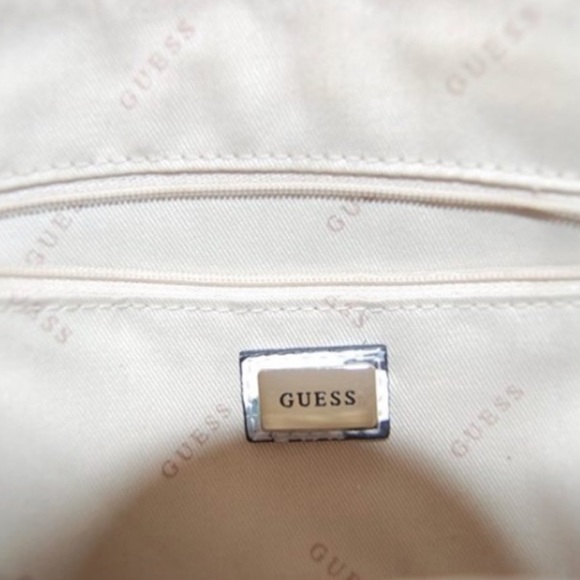 Guess Butterfly Crossbody Purse 🦋 Like new - Picture 2 of 6